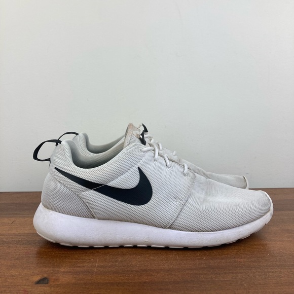 Nike Women’s Roshe One Running Shoes Size 12 White Black Oreo Mesh 844994-101. - Picture 5 of 13